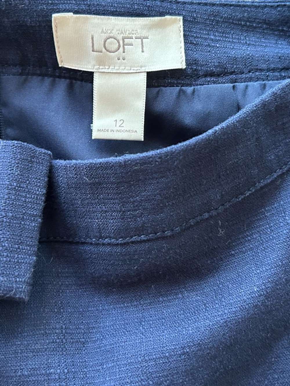 LOFT Navy Blue Cotton Skirt with Bow on Front and Zipper on Back. Size 12 - Picture 4 of 5